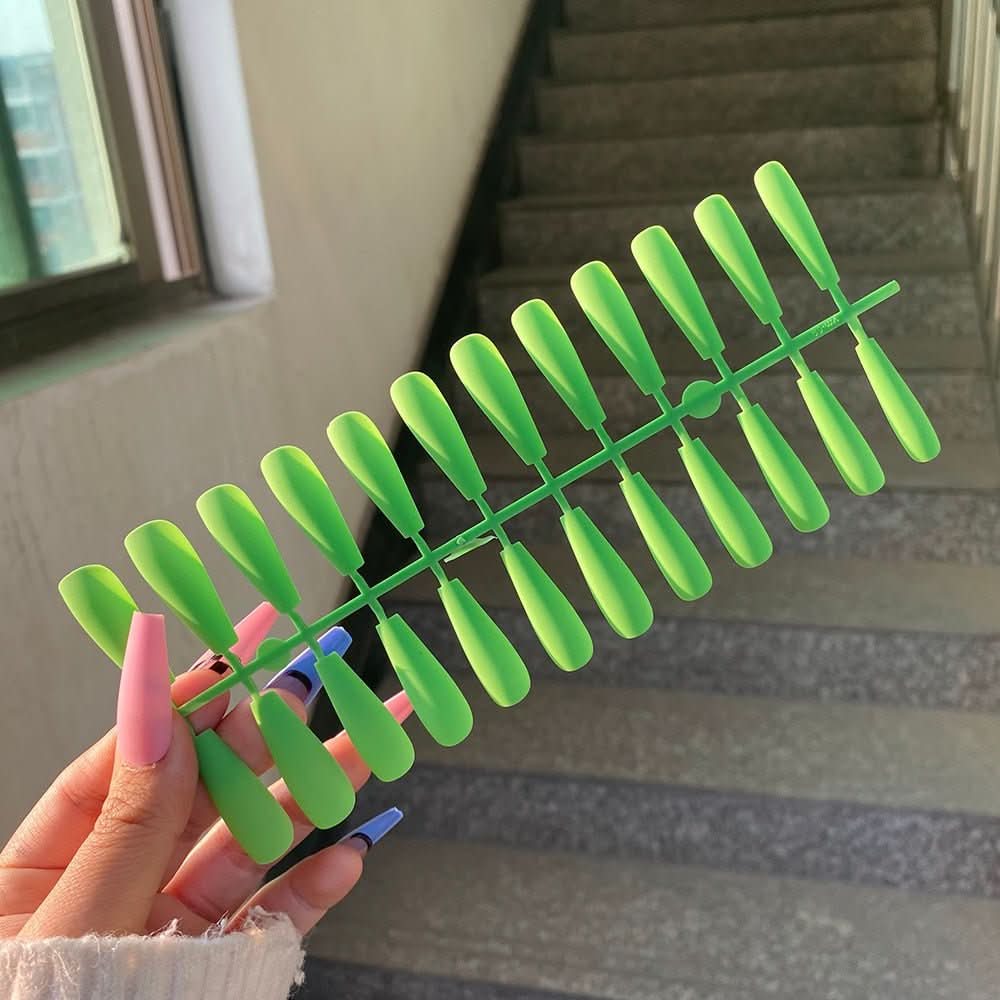 ChicNails | Matte Press-On Nails – Elegant Artificial Nails in 13 Shades